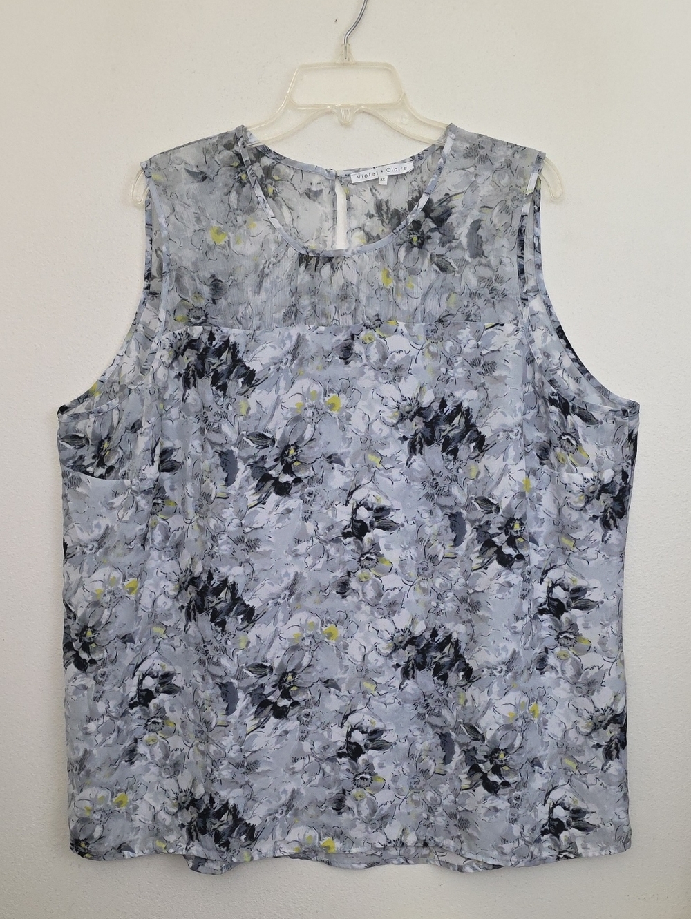 Violet + Claire Gray & Yellow Watercolor Floral Sleeveless Flowy Top 3X
